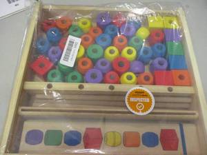 lot 38 image: Melissa and Doug Bead Sequencing Se...