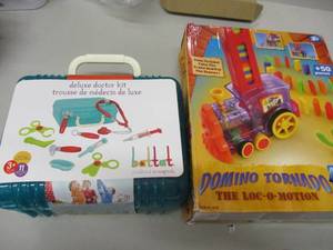 lot 49 image: Battat Deluxe Doctor Kit and Play G...