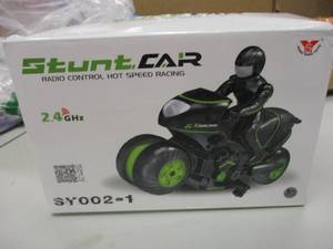lot 102 image: Song Yang Toys Stunt Car Radio Cont...