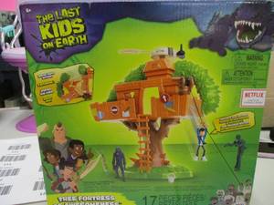 lot 117 image: The Last Kids on Earth Tree Fortess...
