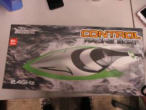 lot 126 image: Sharkool Control Racing Boat 2.4 GH...