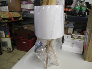 lot 208 image: 16 Lamp...