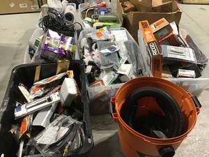 lot 16 image: MIXED LOT OF MISC LIGHT & HOUSEHOLD SUPPLIES SEE PICS