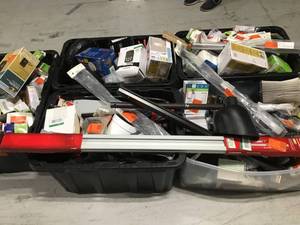 lot 25 image: MIXED LOT OF GARAGEOUTDOOR TOOLS & SMALL HOUSEWARES SEE PICS