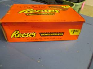 lot 2 image: 6B Case of 36 Full Size Reeses P...