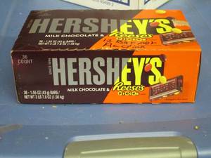 lot 9 image: 6B Case of 36 Full Size Hersheys...
