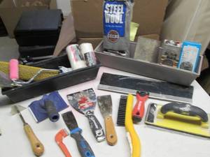 lot 28 image: 5B Painting Supplies, Trays, Putt...