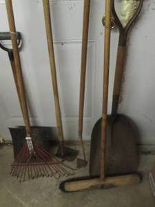 lot 35 image: 5C Shovels, Rake, Hoes & Shop Bro...