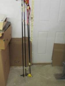 lot 40 image: 4C Two Sets of Ski Poles Exel Max...
