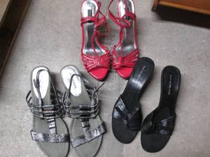 lot 64 image: 5C (3) Pc. of Womans Size 9 12 ...