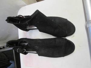 lot 67 image: 5A Womans Size 6 12 Black Suede...