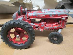 lot 95 image: 4B Hubley Kiddy Toy Tractor (Made...