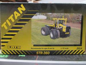 lot 97 image: 4B Ertl Toy Farmer Titan ST-360 1...