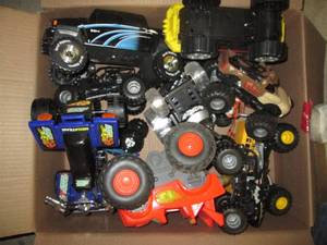lot 116 image: 10B Box Full of Monster Truck Typ...