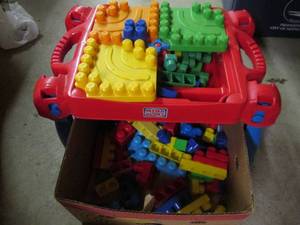 lot 125 image: 9C Fold Up Mega Blocks Table and ...