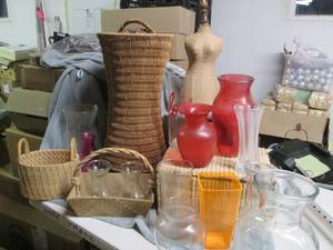 lot 136 image: 6C Huge Lot of Vases, Baskets & Dcor