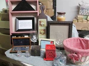 lot 137 image: 6B Large Lot of Home Dcor