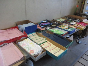 lot 8 image: Towels-Tableclothes-Napkins