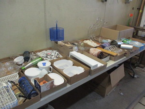 lot 32 image: Household Lot
