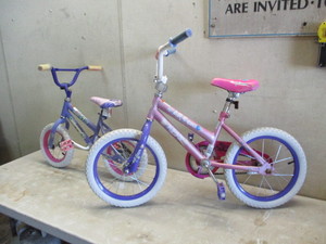 lot 45 image: Kids Bikes