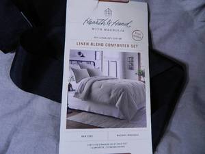 Heart and Hand with Magnolia FullQueen Comforter