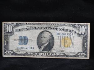 lot 40 image: 1934A $10 Silver Certificate - Yellow Seal