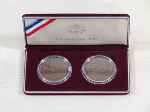 lot 21 image: Colin Powell US Mint Medal Set