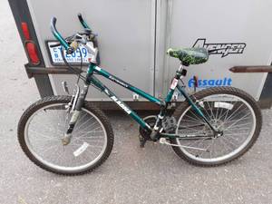 lot 5 image: Magna 24 18 Speed Bike