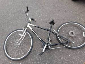 lot 8 image: Schwinn 28 Bike Parts Or Repair