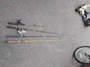 lot 10 image: 4-Fishing Poles & 2-Reels