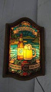 lot 19 image: Hellemans Old Style Light Sign