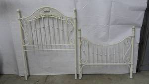 lot 87 image: Steel Day Bed