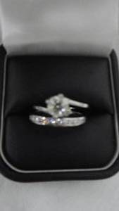 lot 94 image: Ladies 14kt White Gold Engagement Set