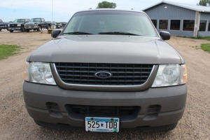 lot 5706 image: 2002 Ford Explorer XLS 4x4 - 2 Owners -