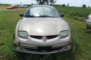 lot 5710 image: 2001 Pontiac Sunfire SE
