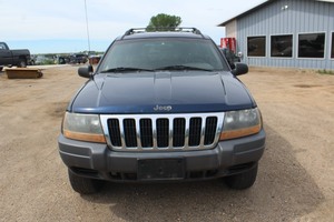 lot 5719 image: 2001 Jeep Grand Cherokee Laredo