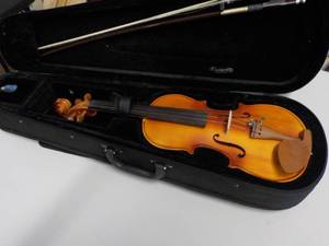 lot 1 image: Beginners Violin in a case with Bow...