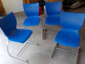 lot 4 image: 4 Chairs...