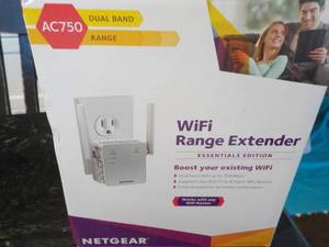 lot 5 image: WIFI Range Extender...