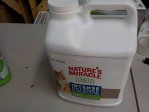lot 21 image: Natures Miracle Intense Defense Cl...