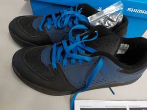 lot 33 image: Mens Cycling Shoes US size 9.7...