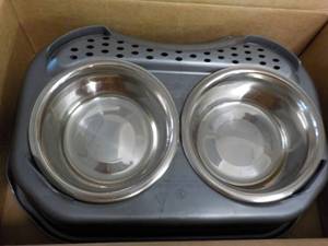 lot 50 image: Neater Pets Food Dish...