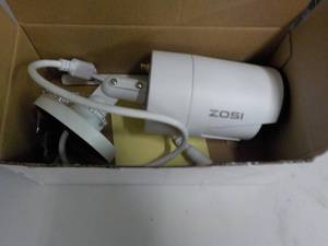 lot 81 image: Box of returned merchandise, some m...