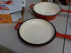 lot 102 image: Suteck Enameled 2 in 1 Cast Iron Sk...