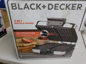 lot 134 image: Black and Decker 3 in 1 Waffle Make...