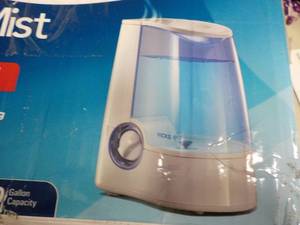 lot 149 image: Vicks Warm Mist Humidifier...