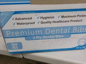 lot 190 image: 500 count of Premium Dental Bibs...