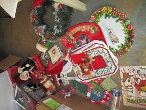 lot 24 image: Christmas & Holiday Dcor...