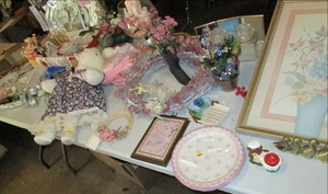 lot 25 image: Huge Lot of Easter Dcor, Home D...