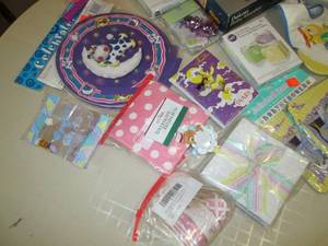lot 28 image: Valentines Home Dcor Disney Mick...